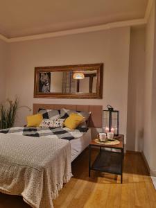 Łóżko lub łóżka w pokoju w obiekcie City Center Studio Apartments
