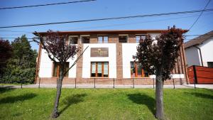 The building in which a vendégházakat is located