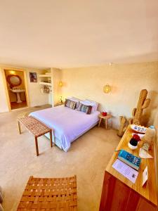 Postel nebo postele na pokoji v ubytování Kasbah Oum Rabia + 37 fotografií
