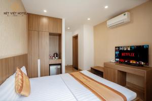Postel nebo postele na pokoji v ubytování Nét Việt Hotel Vincom Sóc Trăng