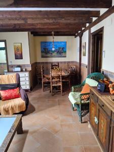 a living room with a couch and a table at Casa de ensueño in Candeleda