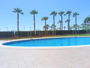 Bazén v ubytovaní Ayf 3 habitaciones en 1ª linea de playa alebo v jeho blízkosti