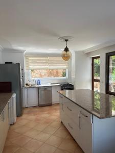 Η κουζίνα ή μικρή κουζίνα στο Villa Cemkan