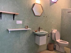 Bilik mandi di Riad Imndi