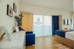 Postel nebo postele na pokoji v ubytování Beach Hotel Orbi City