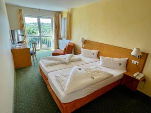 Postel nebo postele na pokoji v ubytování Berggasthof Hotel Igelwirt + 37 fotografií