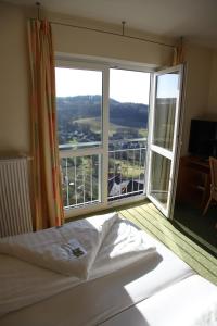 Postel nebo postele na pokoji v ubytování Berggasthof Hotel Igelwirt