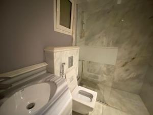 a bathroom with a sink and a toilet and a shower at شاليه رفاهية المدينة1 in Medina +8 photos