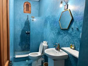 Bilik mandi di Riad Imndi