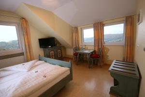 Postel nebo postele na pokoji v ubytování Berggasthof Hotel Igelwirt