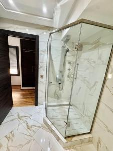 Ένα μπάνιο στο Urban square - comfortable, sunny, and fully equipped