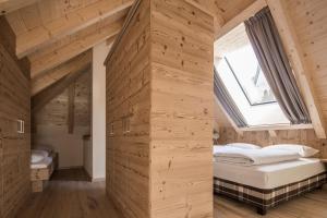 a room with a bed and a window at Osti Nicl in San Martino in Badia