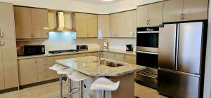 Gallery image of Luxury 5 Bed Retreat for 12 with Gourmet Kitchen in Paris