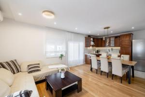 Gallery image of Comfort 5 person apartman, FREE parking in Solin