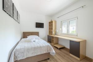 Gallery image of Comfort 5 person apartman, FREE parking in Solin