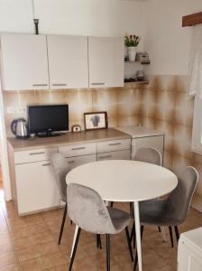 Kuchyň nebo kuchyňský kout v ubytování Bleus Apartments