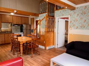 Kuchyň nebo kuchyňský kout v ubytování Camping Chalets Lac St-Augustin