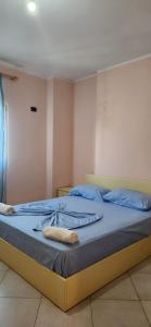 a bedroom with a bed with blue sheets and blue pillows at Summer Apartments in Shengjin in Shëngjin