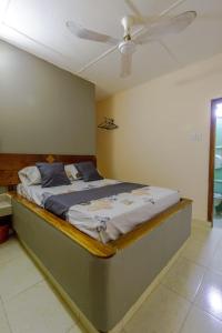 a large bed in a room with a ceiling at Hotel Don Fermín in Barranquilla