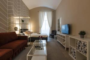 a living room with a couch and a bed at #Comfy Apartment in Old Town in Timişoara