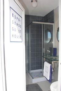 Uma casa de banho em EsposendeGuesthouse