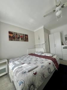 Postel nebo postele na pokoji v ubytování Home accommodation