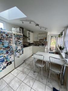 Kuchyň nebo kuchyňský kout v ubytování Home accommodation