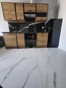 Kuchyň nebo kuchyňský kout v ubytování Diamond Piraeus Port