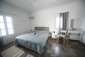 a bedroom with a bed with a cat laying on it at On Sight Studio l in Myrties