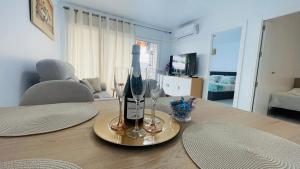 Μια τηλεόραση ή/και κέντρο ψυχαγωγίας στο Beautifully Apartment Del Cura Beach View