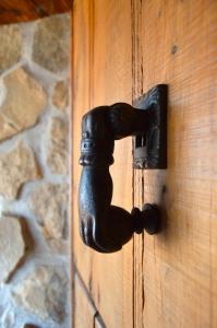 a black door handle on a wooden door at Casa Rural El Caseto Teruel in Teruel +23 photos