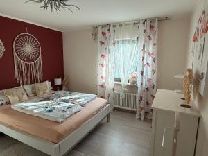 a small bedroom with a bed and a window at Superior Haus 120 qm mit Garten in Düsseldorf