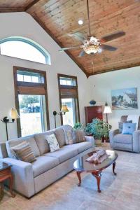 a living room with a couch and a table at Hailey's Cottage on Small Farm-16 minutes to Silos in Bellmead