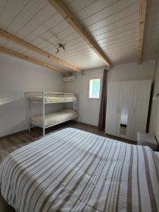 a bedroom with a bunk bed in a room at Superbe maison de vacance in Piolenc