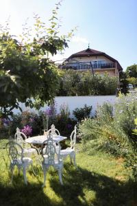 Gallery image of Annabella Apartmanház in Balatongyörök +59 photos