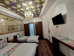 Кровать или кровати в номере Hotel Gulnaraxanum Boutique This hotel is nearby the center of the old city Every room decorated in the unique style