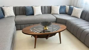 a living room with a couch and a coffee table at Rmilat Garden N8 vue sur la piscine in Cabo Negro
