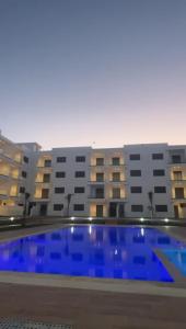 Bazén v ubytování Rmilat Garden N8 vue sur la piscine nebo v jeho okolí