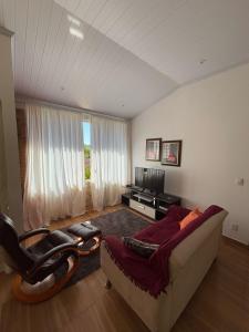 Μια τηλεόραση ή/και κέντρο ψυχαγωγίας στο Casa do Alto no Sítio Gaia Magia Miguel Pereira RJ +16 φωτογραφίες