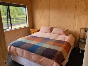 Cabin-on-Swayne客房内的一张或多张床位