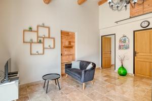 Μια τηλεόραση ή/και κέντρο ψυχαγωγίας στο Gite neuf avec piscine Bio uv