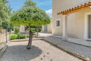 Κήπος έξω από το Gite neuf avec piscine Bio uv