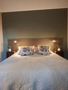 Postel nebo postele na pokoji v ubytování Kattugglans Guestroom
