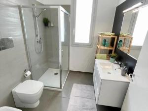 Et badeværelse på Villa Ippocampo + 16 billeder