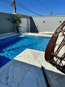 Swimmingpoolen hos eller tæt på Casa alto Padrão
