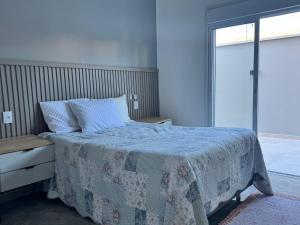 En eller flere senge i et værelse på Casa alto Padrão + 23 billeder