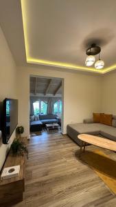 Μια τηλεόραση ή/και κέντρο ψυχαγωγίας στο Garden House Flogita