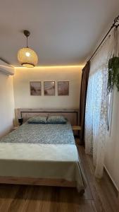 a bedroom with a bed and a window at Garden House Flogita in Flogita