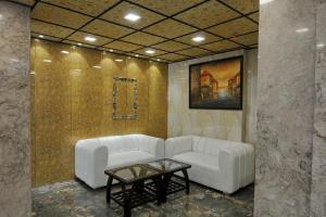 Posezení v ubytování Hotel O Flyover Inn + 17 fotografií
