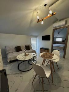 Μια τηλεόραση ή/και κέντρο ψυχαγωγίας στο Fintirik Cozy Stay +8 φωτογραφίες